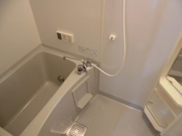 富山市根塚町１丁目のアパート