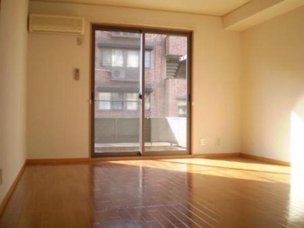 富山市根塚町１丁目のアパート