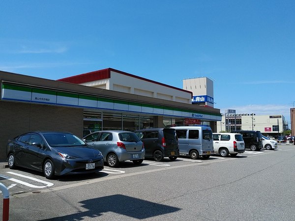 富山市黒瀬のアパート(ファミリーマート富山中央市場店)