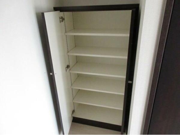 富山市安野屋町２丁目のマンション