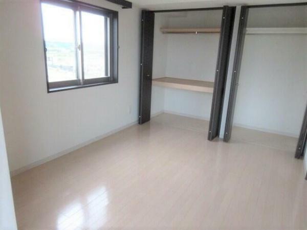 富山市安野屋町２丁目のマンション
