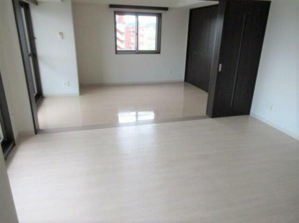 富山市安野屋町２丁目のマンション