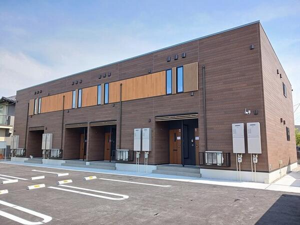 富山市長江４丁目のアパート