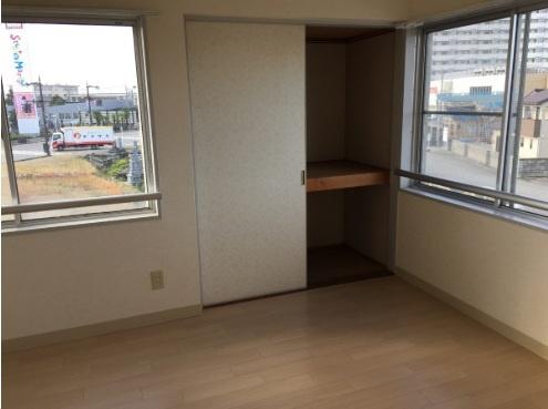 富山市新庄町３丁目のマンション