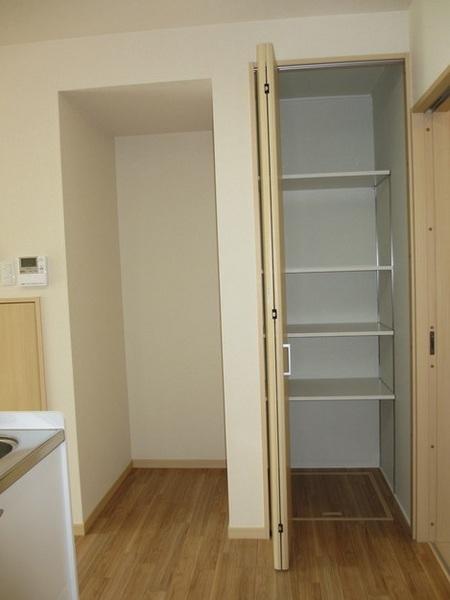 富山市牛島本町２丁目のテラスハウス
