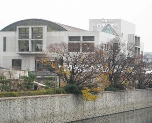 杭瀬南新町4丁目テラス(尼崎市立中央図書館)