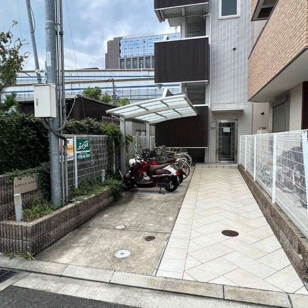 ロータスコート