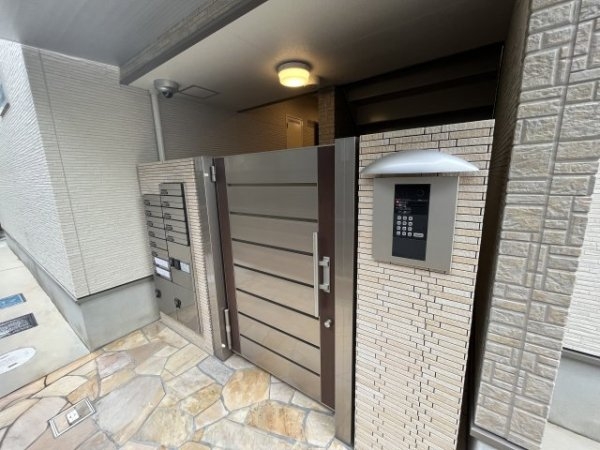 西宮市小松南町３丁目のハイツ