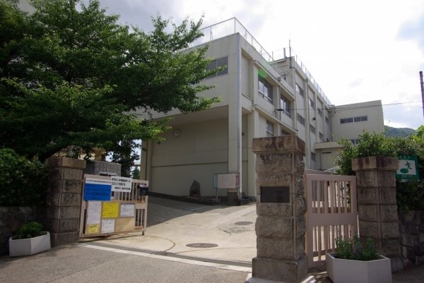クレイドル宝松苑(宝塚市立 宝梅中学校)