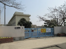 宝塚安倉（3）2号棟(宝塚市立　安倉小学校)