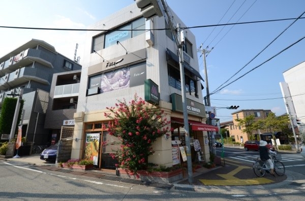 モーメント逆瀬川(モスバーガー宝塚逆瀬川店)