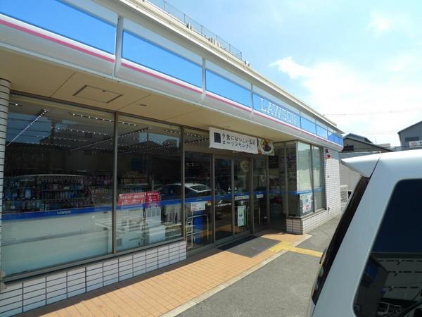 セントラルコート高井田(ローソン東大阪高井田中5丁目店)