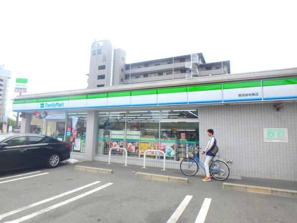 ウッディハウスウエコー(ファミリーマート鶴見緑地東店)