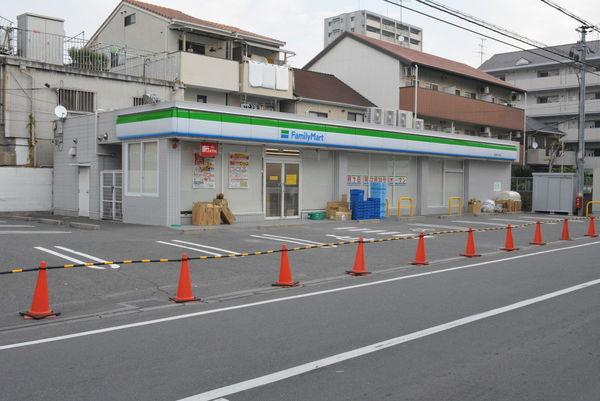 トリアノン東中浜(ファミリーマート東中浜六丁目店)