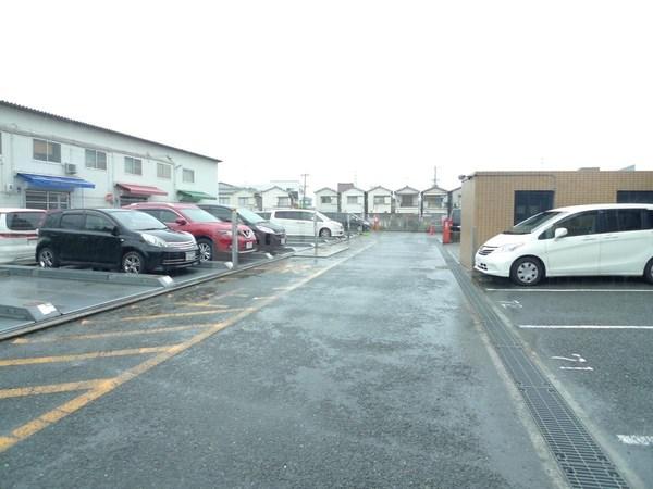 グランシャリオ(駐車場)