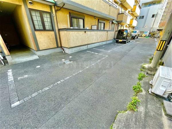 アンスプランドゥール(駐車場)