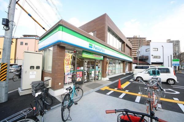 リヴェール楠根(ファミリーマート新喜多東店)