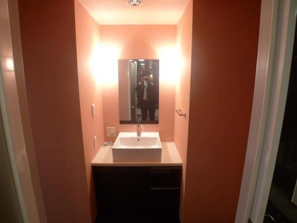 Ｗ.Ｏ.Ｂ.ＮＩＳＨＩＵＭＥＤＡ