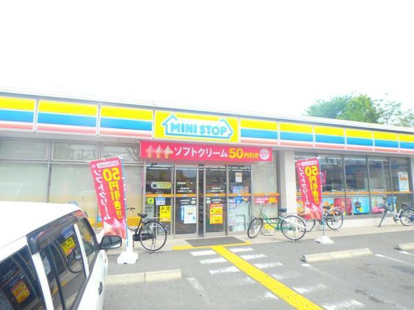 フラワーハイム鶴見(ミニストップ大阪諸口5丁目店)