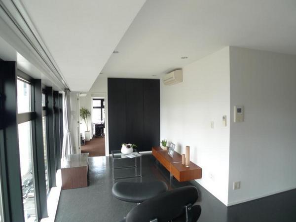 Ｗ.Ｏ.Ｂ.ＮＩＳＨＩＵＭＥＤＡ