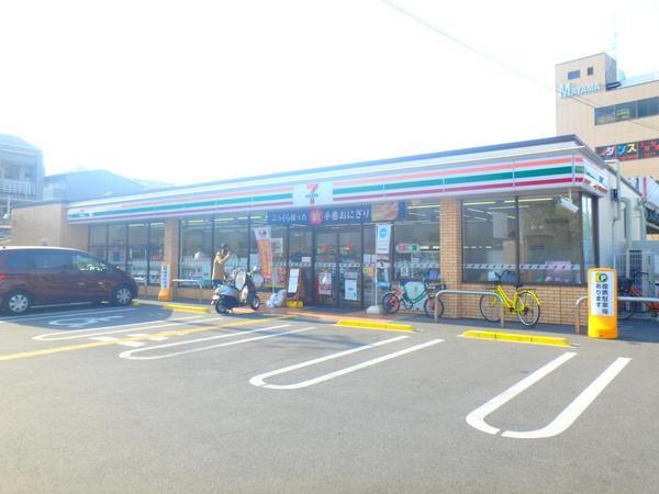 メゾンドファミーユ鶴見緑地公園(セブンイレブン大阪緑1丁目店)