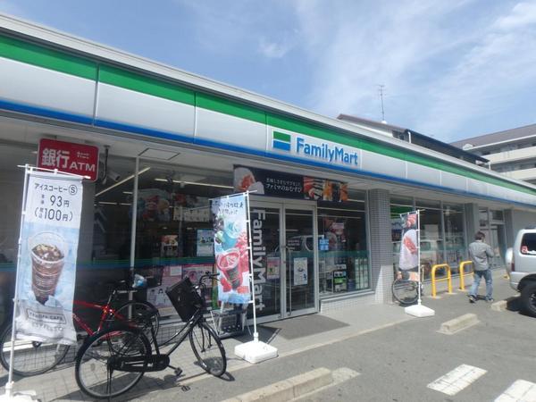 フジパレス城東鴫野ＥＡＳＴ(ファミリーマート東中浜四丁目店)