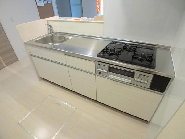 ウエストキューブ