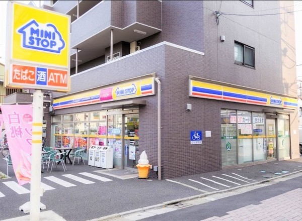 メゾン梅島(ミニストップ足立梅島1丁目店)