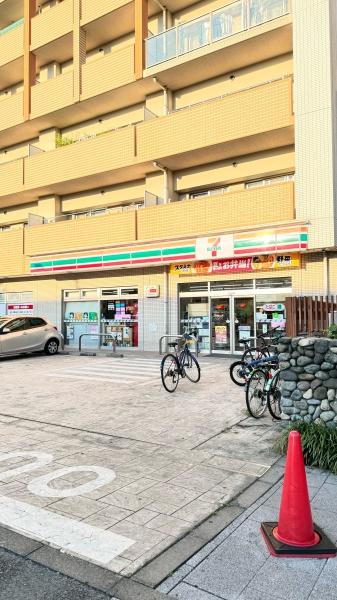 ロイヤルパークス新田(セブンイレブン足立ハートアイランド新田店)