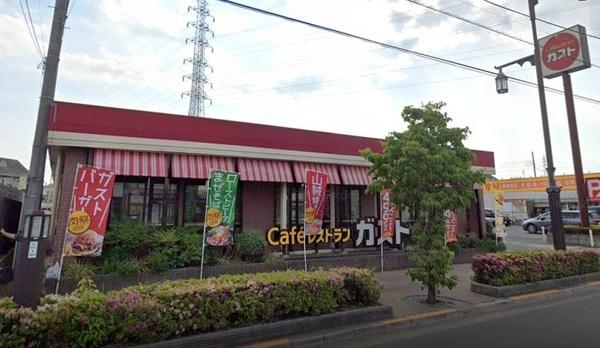 足立区東伊興2丁目のマンション(ガスト足立西伊興店)