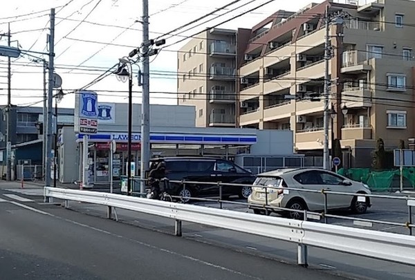 Brougham -ブロアム-(ローソン越谷赤山町一丁目店)