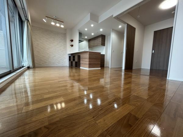 草加市谷塚町のマンション
