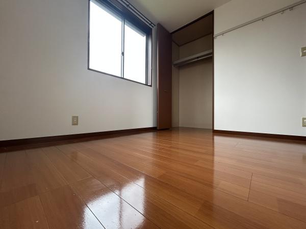 草加市氷川町のアパート