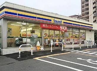 八潮市大瀬4丁目のマンション(ミニストップ八潮伊勢野店)