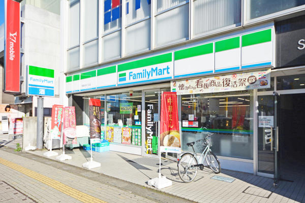イーストサンビル1(ファミリーマート南越谷四丁目店)