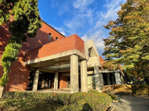 アーバンコスモス(越谷市立図書館)