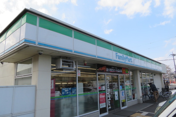 バンシャトー草加(ファミリーマート草加八幡町店)