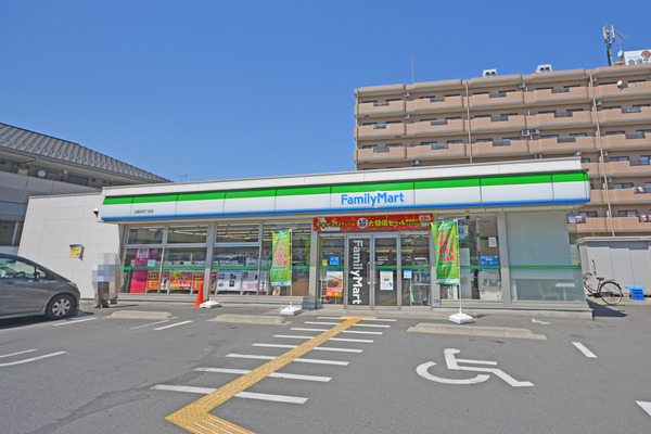 清水アパート(ファミリーマート北越谷四丁目店)