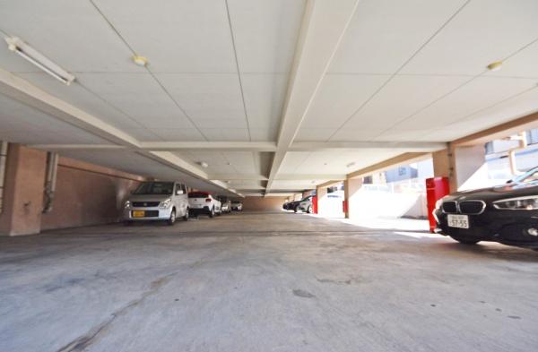 ファミリーピア越谷(駐車場)