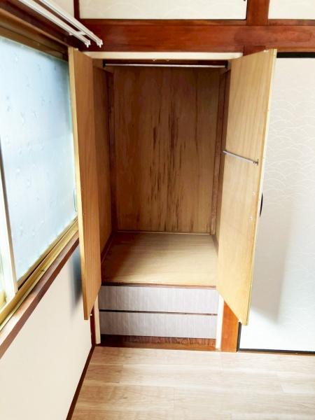 越谷市東越谷4丁目の貸家(収納)