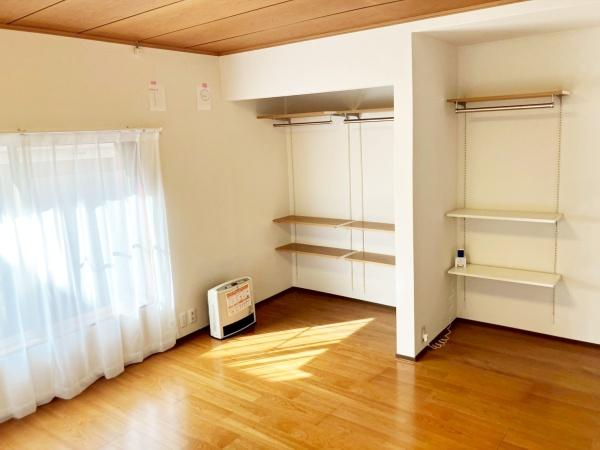 越谷市東越谷4丁目の貸家(収納)