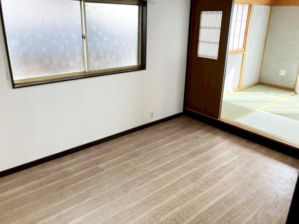 越谷市東越谷4丁目の貸家(洋室)