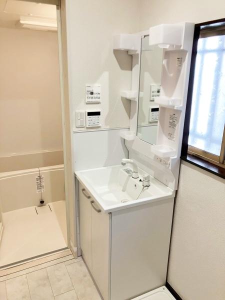 越谷市東越谷4丁目の貸家(洗面台・洗面所)