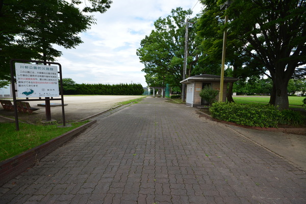 越谷市川柳町４丁目の倉庫(川柳公園)