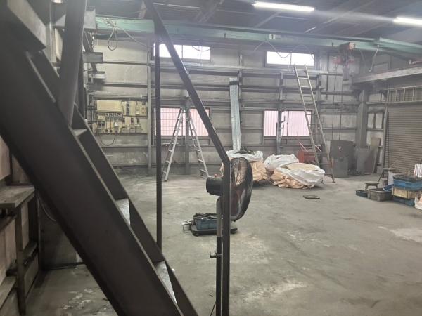 越谷市川柳町４丁目の倉庫