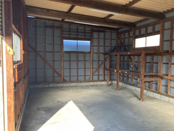 越谷市川柳町１丁目の倉庫