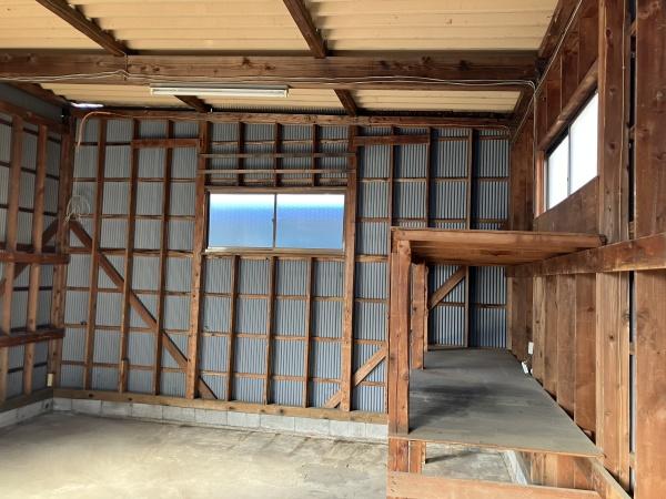 越谷市川柳町１丁目の倉庫