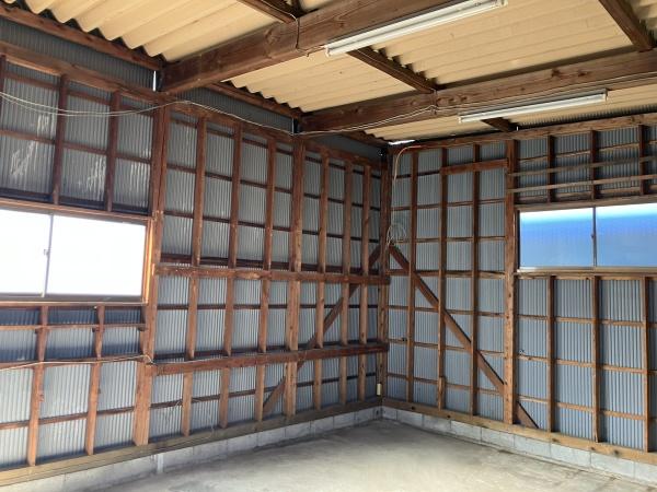 越谷市川柳町１丁目の倉庫