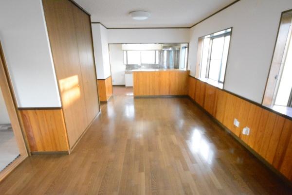 登戸町貸家