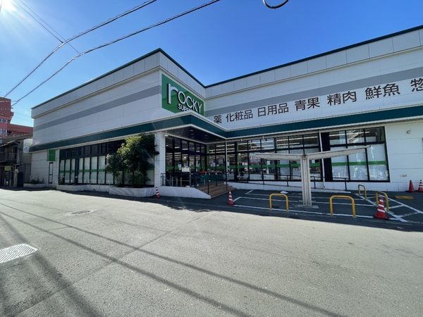 ホワイトハウス204(rocky坪井店)